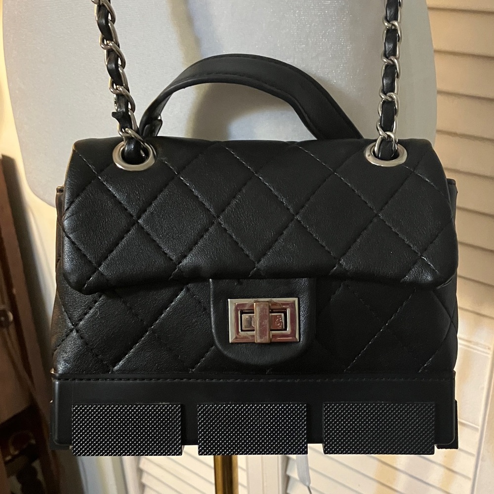 Chic Black Quilted Shoulder Bag with Chain Strap